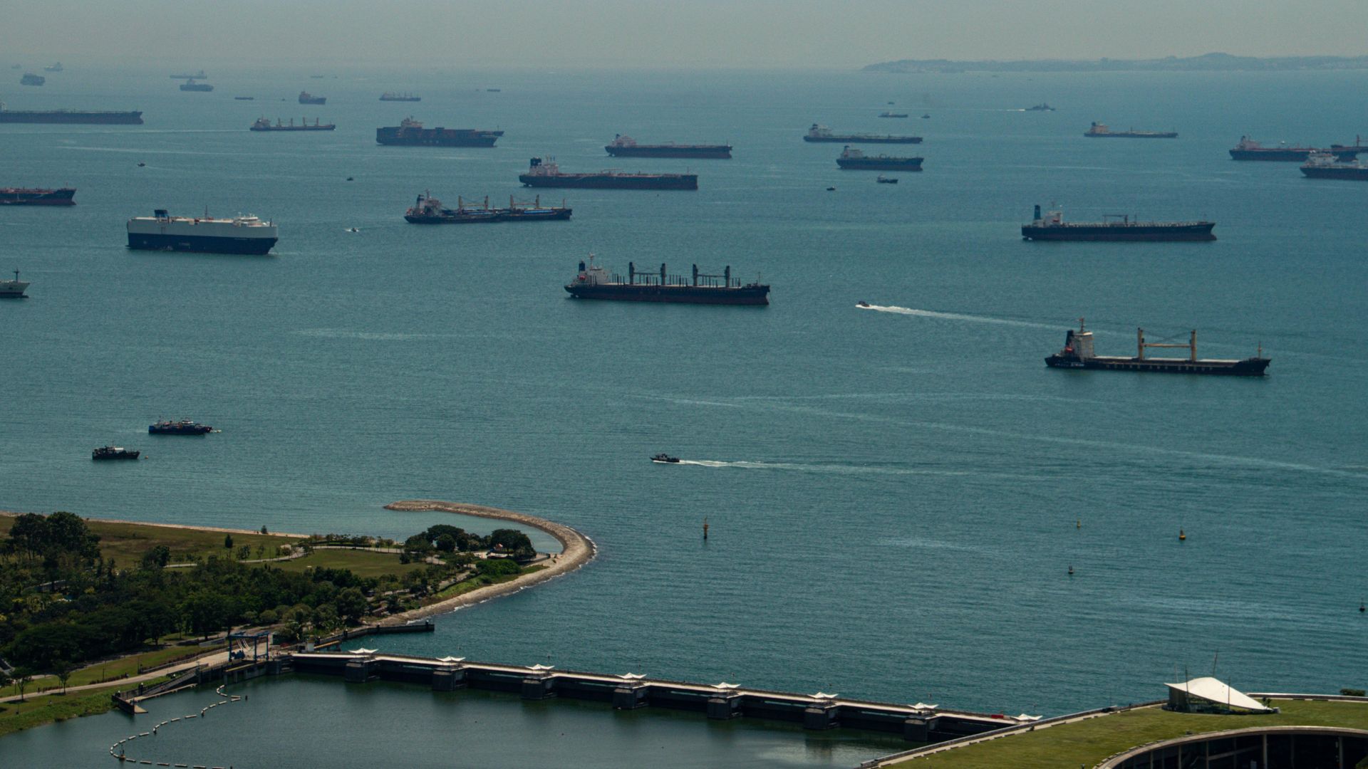 【緊急解説】中東情勢の緊迫化で電気代はどうなる？企業が今すぐ確認すべき「3つのポイント」と「エネルギー自立」の重要性